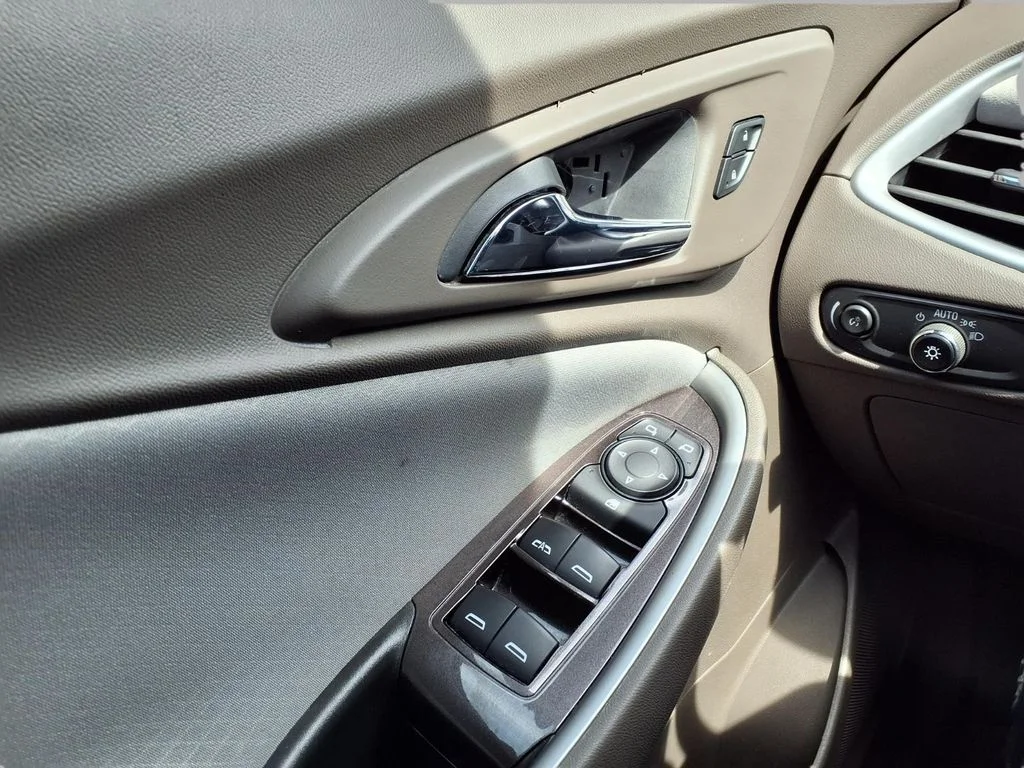 Used 2024 White Chevrolet LT image 18