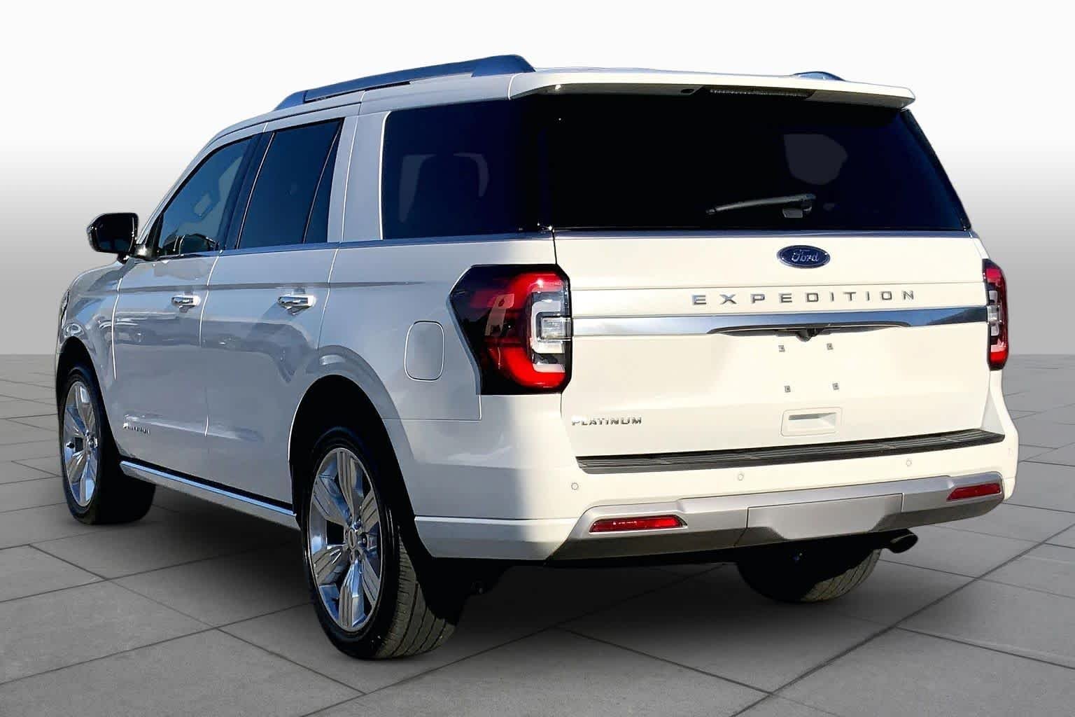 Used 2022 Star White Metallic Tri-Coat Ford Platinum image 11