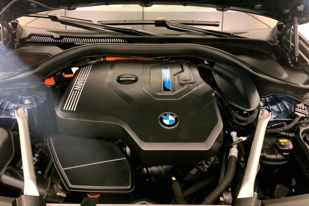 Certified Used 2023 Arctic Race Blue Metallic BMW  image 9