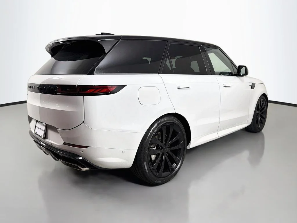New 2026 Fuji White Land Rover Dynamic SE image 5