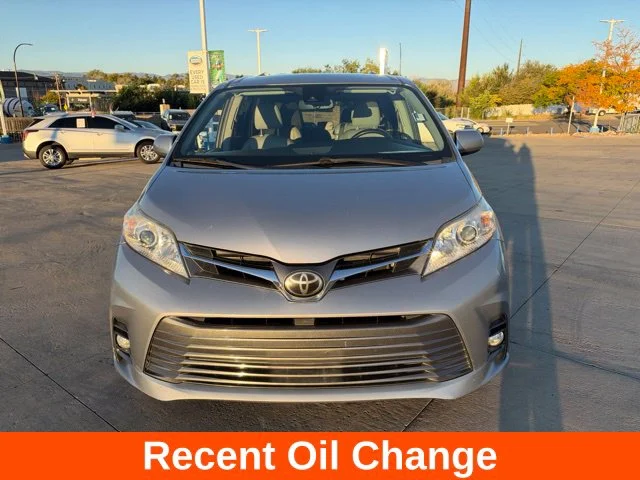 Used 2018 Silver Toyota XLE image 2