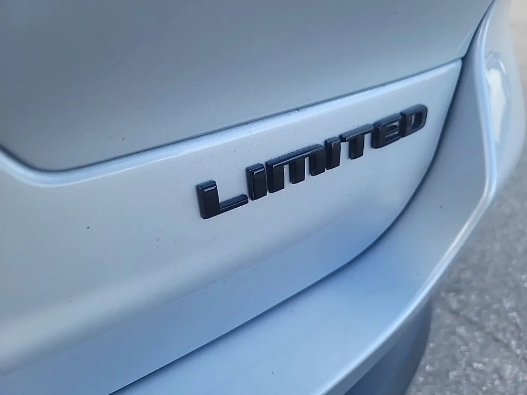 Used 2025 Silver Jeep Limited image 7
