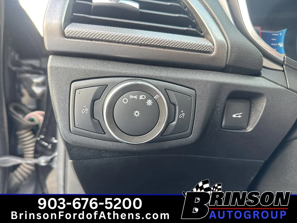Used 2020 Agate Black Metallic Ford SE image 16