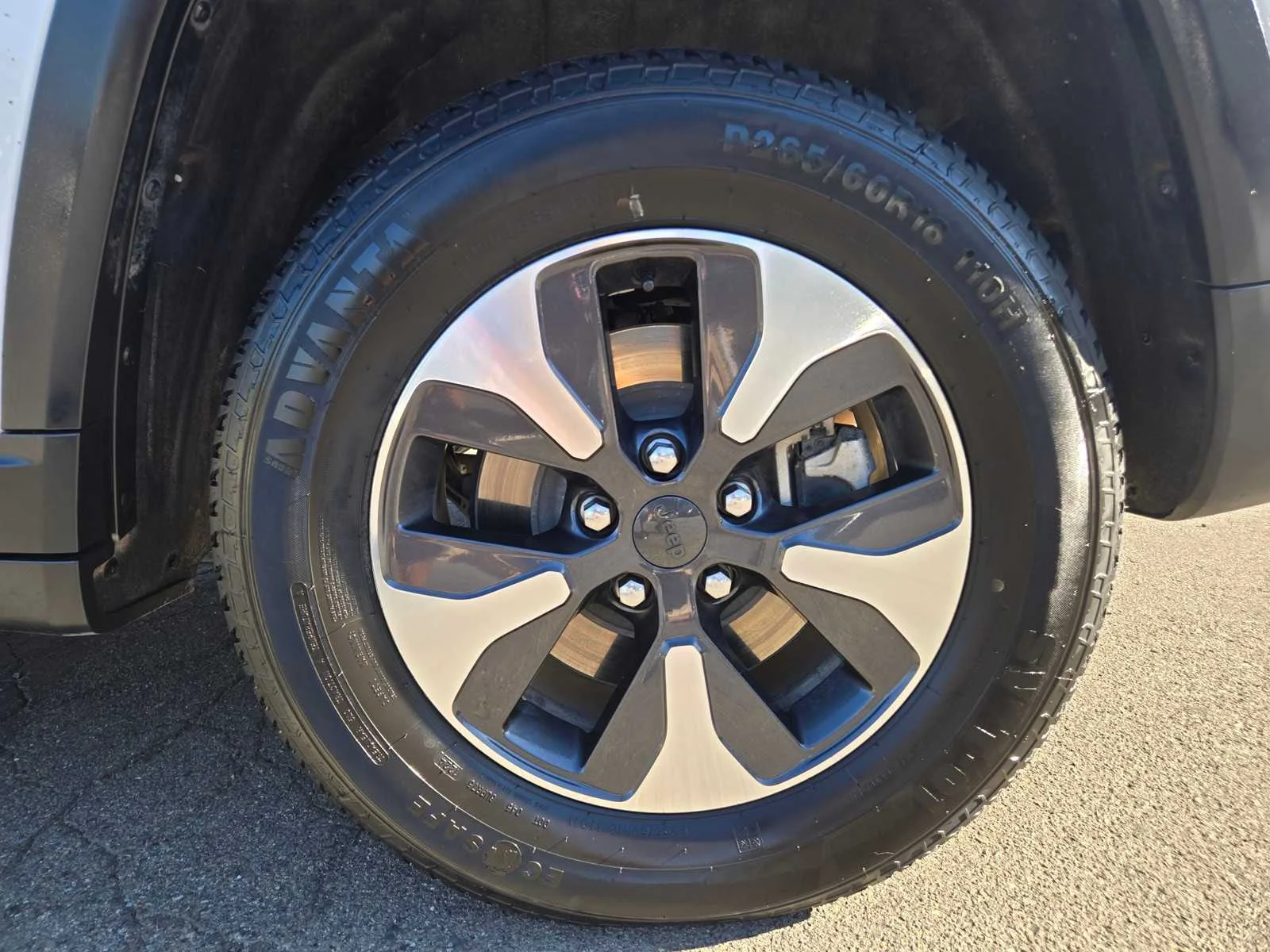 Used 2024  Jeep  image 27