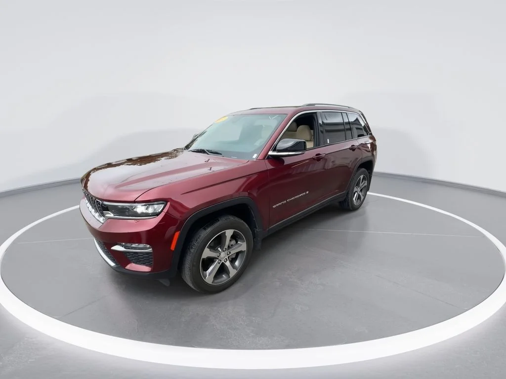 Used 2023 Red Jeep Limited image 4