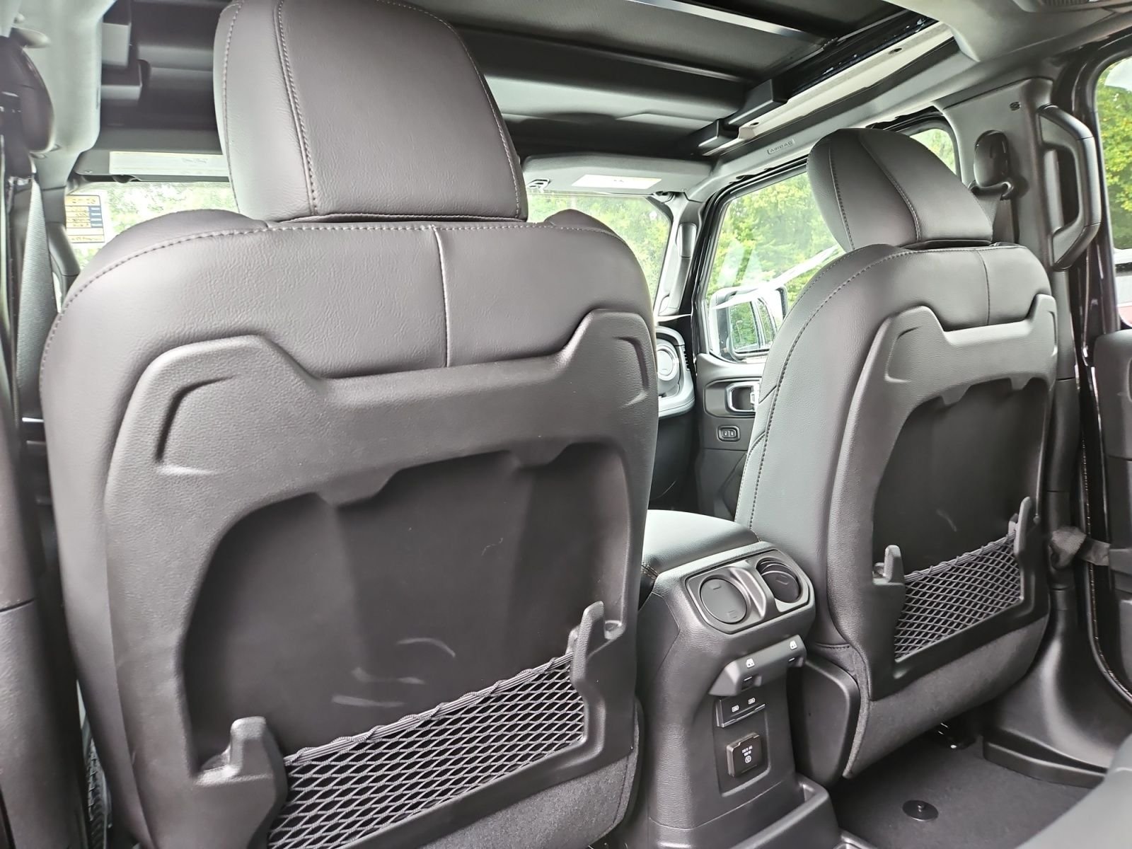 2025 Jeep Wrangler 4-Door Sahara - Photo 20