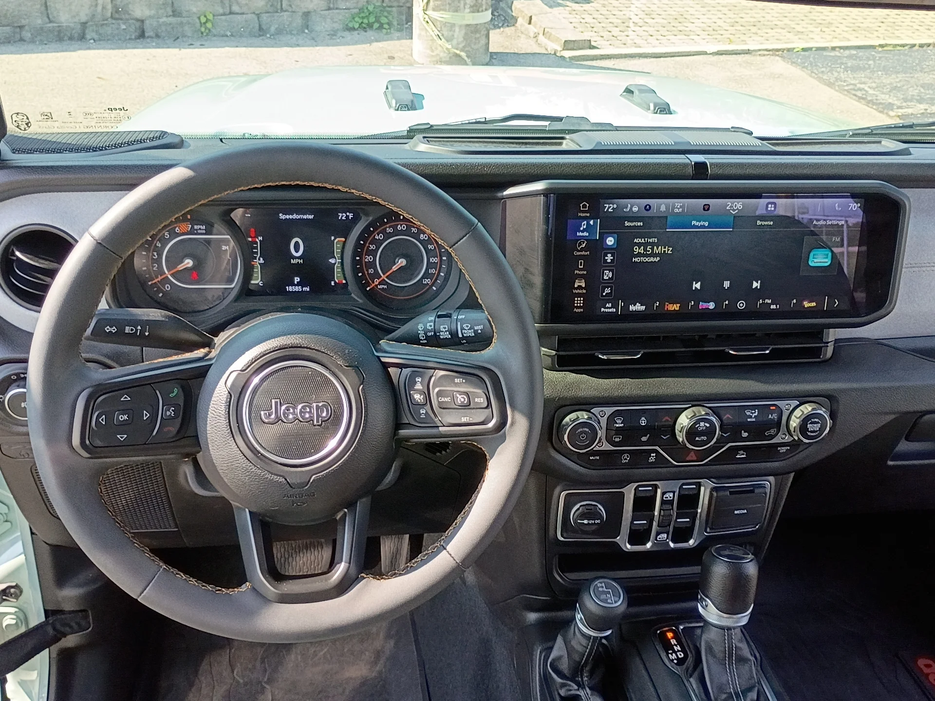 Used 2024 Earl Clear Coat Jeep Sport S image 12