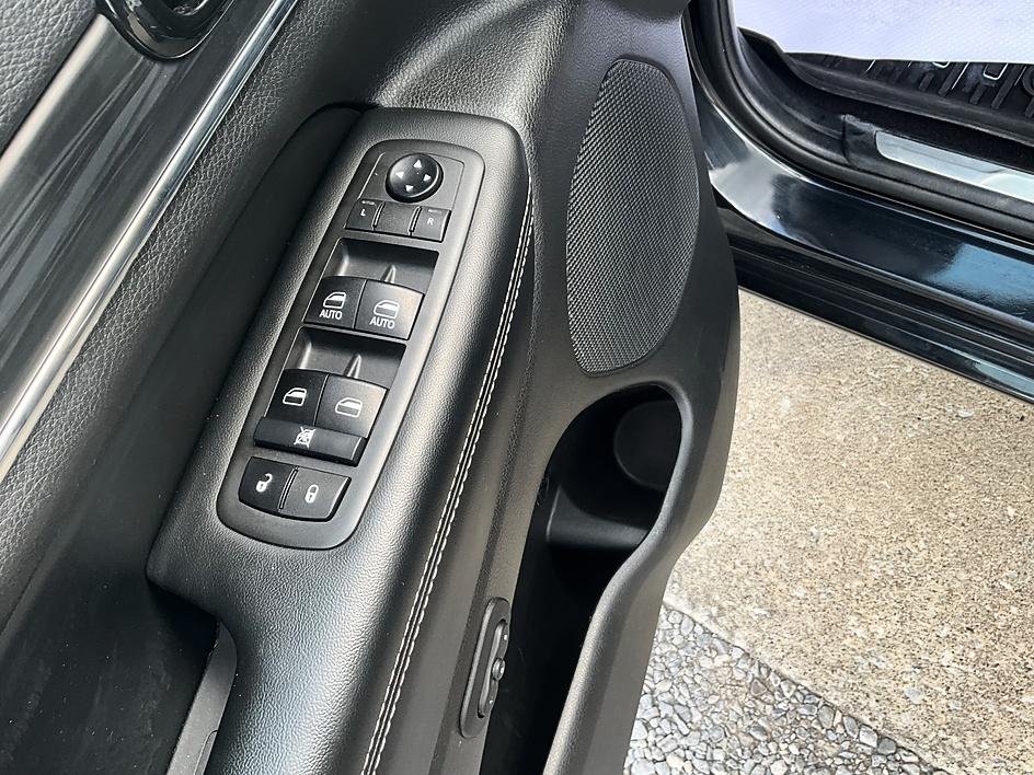 Used 2021 Black Jeep Limited image 14
