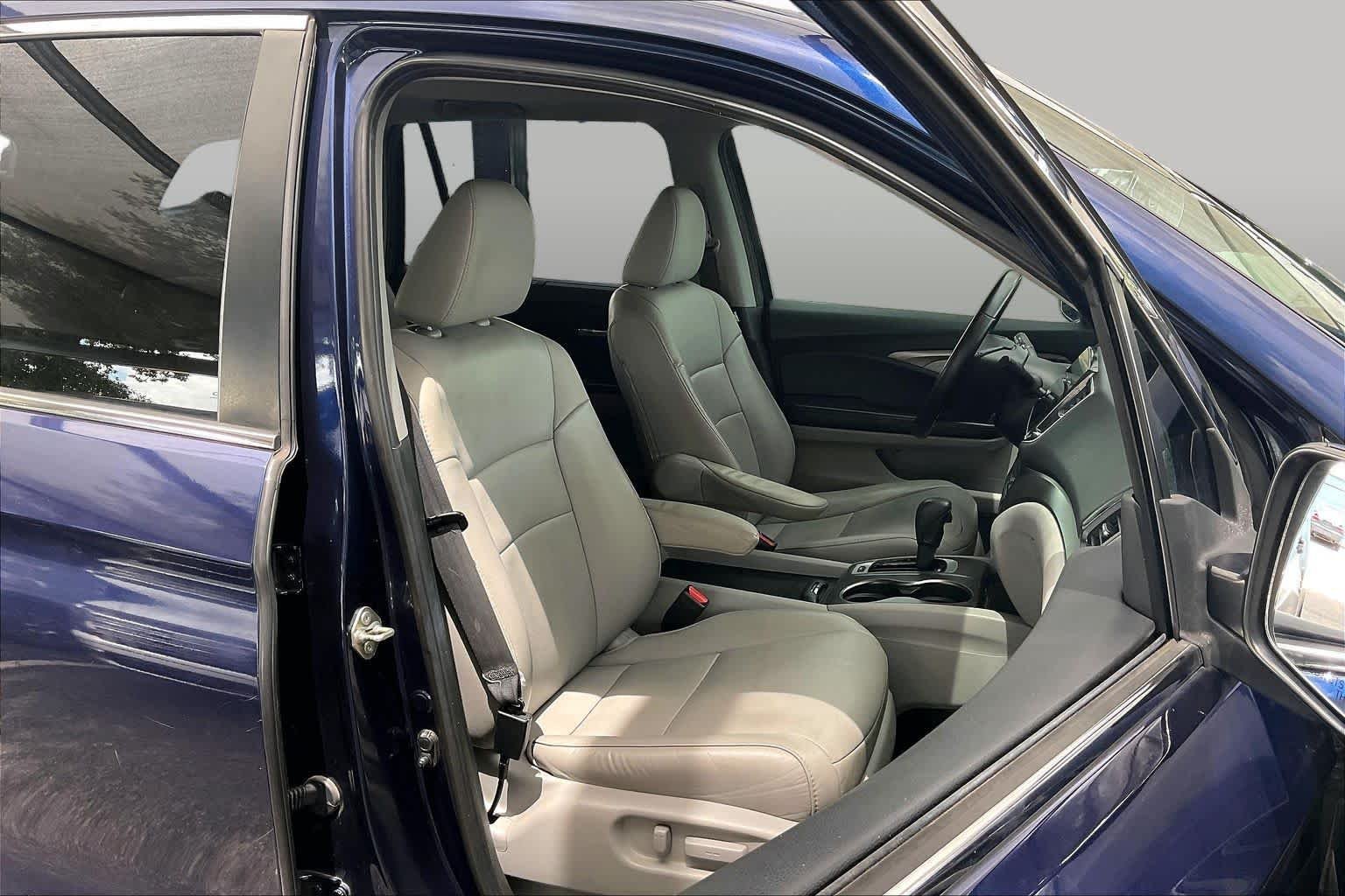 Used 2019 Obsidian Blue Pearl Honda EX-L image 15