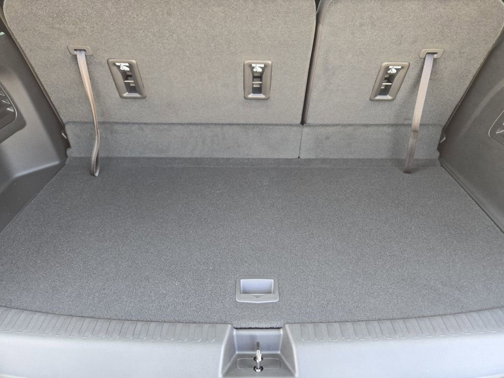 New 2026 Summit White Chevrolet LT image 18