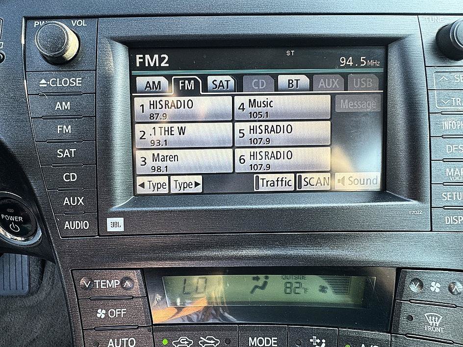 Used 2010 Silver Toyota I image 16