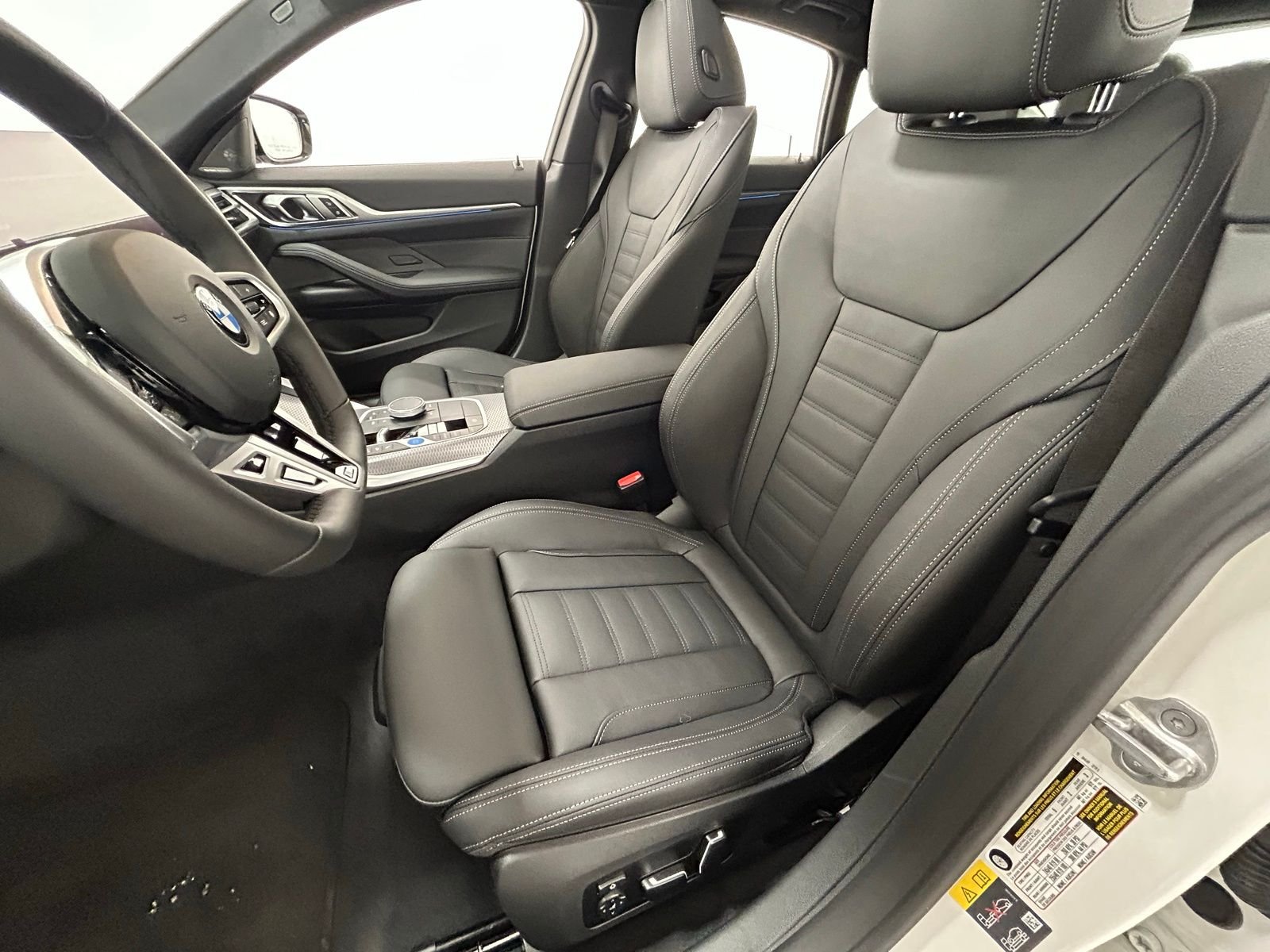 New 2026 Alpine White BMW xDrive40 image 31