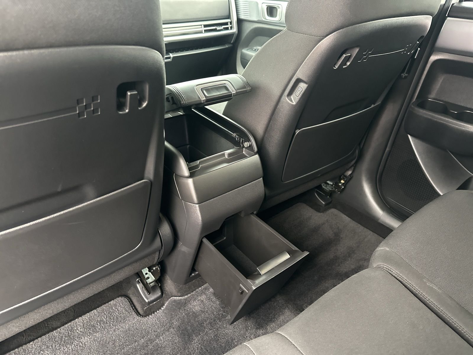 2025 Hyundai Santa Fe SE - Photo 20