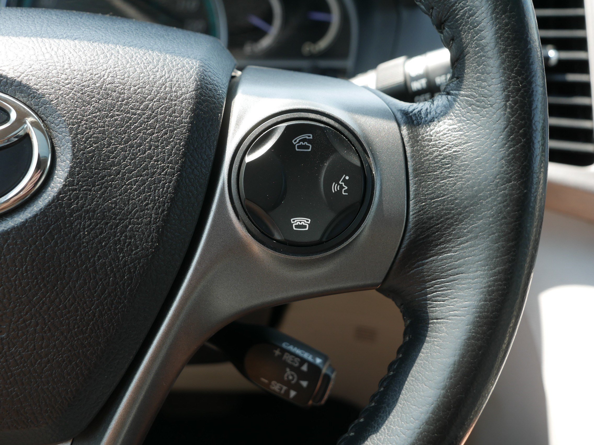 Used 2015 Celestial Silver Metallic Toyota Limited image 30