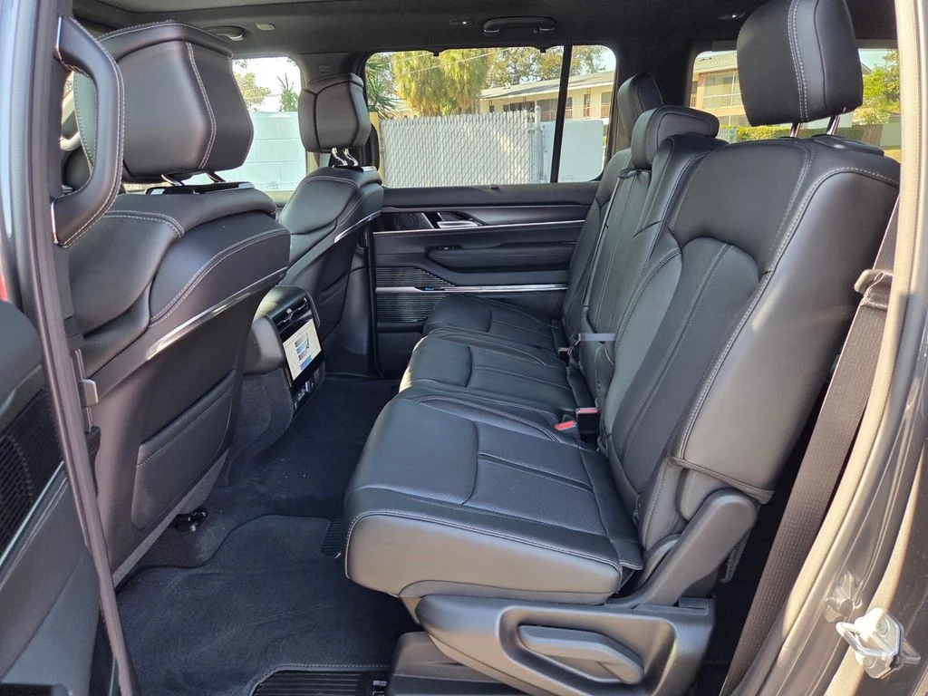 New 2026 Baltic Gray Metallic Clearcoat Jeep Summit Obsidian image 14