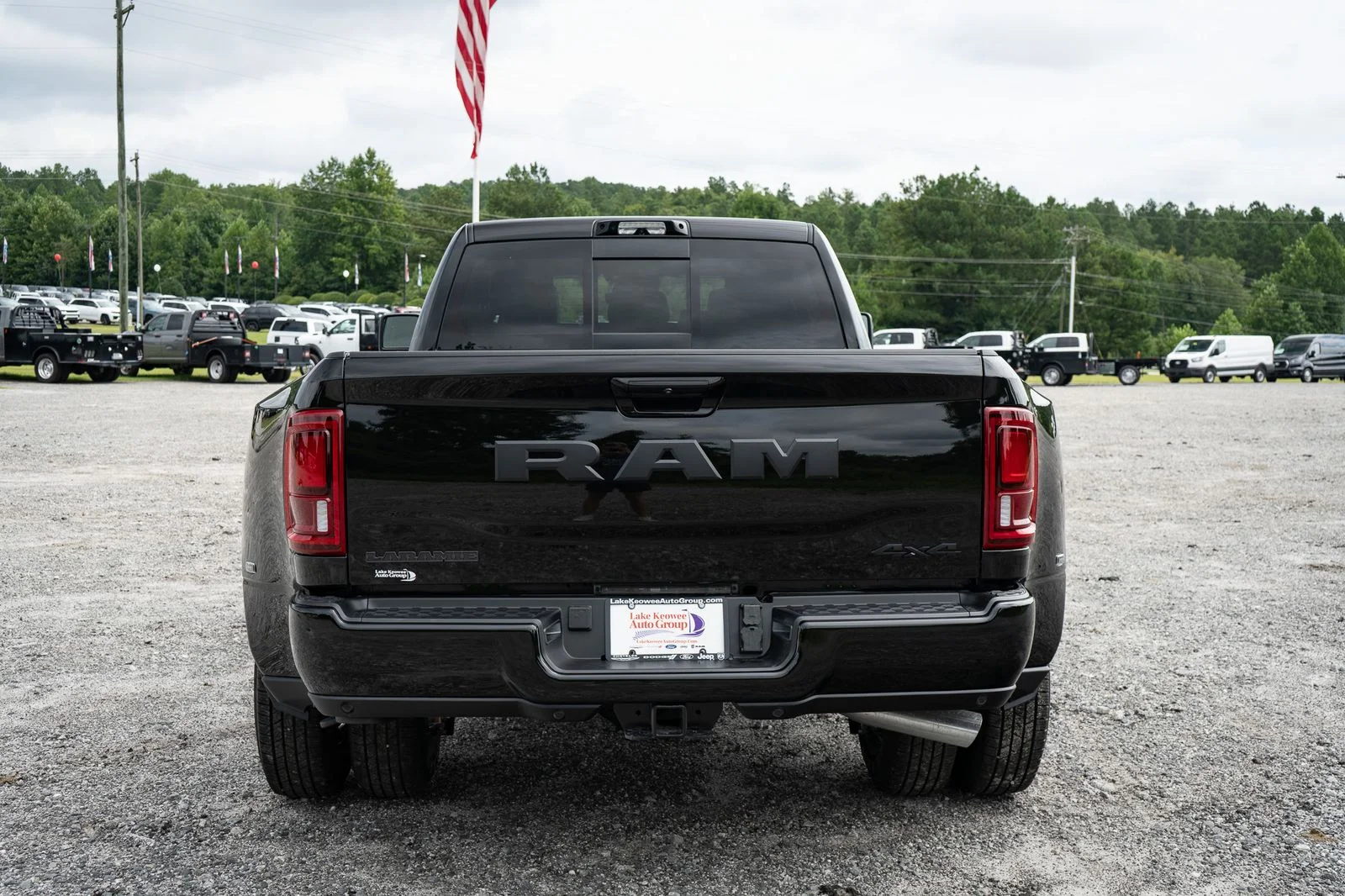 New 2026 Diamond Black Crystal Pearl-Coat Exterior Paint RAM Laramie image 17