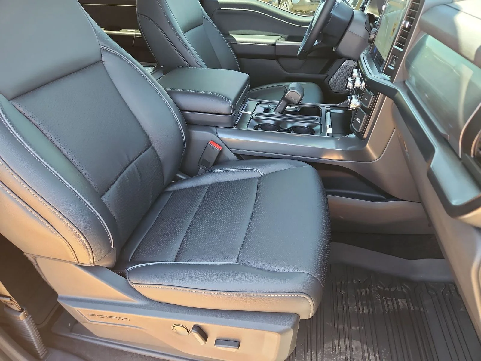 New 2026 Carbonized Gray Metallic Ford Lariat® image 27