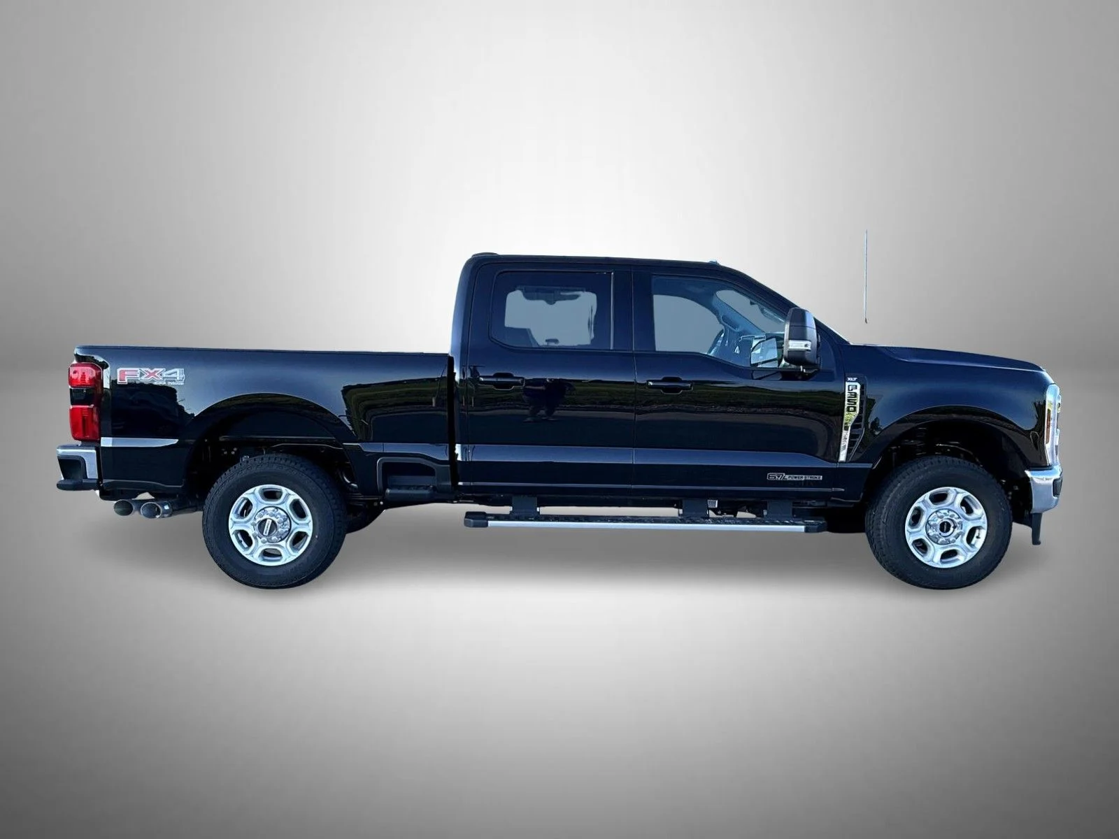 New 2026 Agate Black Metallic Ford XLT image 4