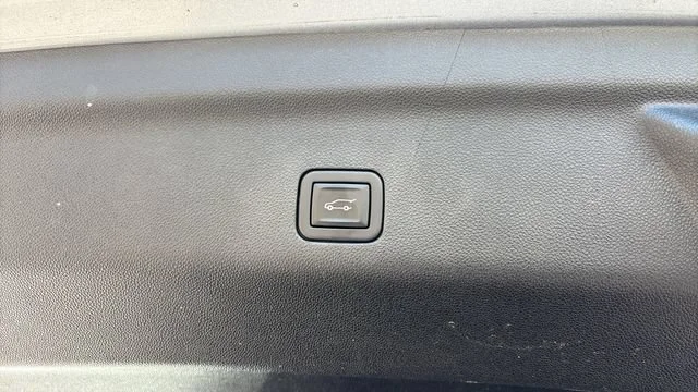 Used 2023 STERLING METALLIC GMC Denali image 36