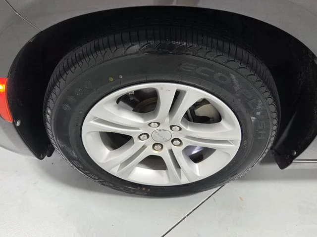 Used 2023 Gray Dodge SXT image 16