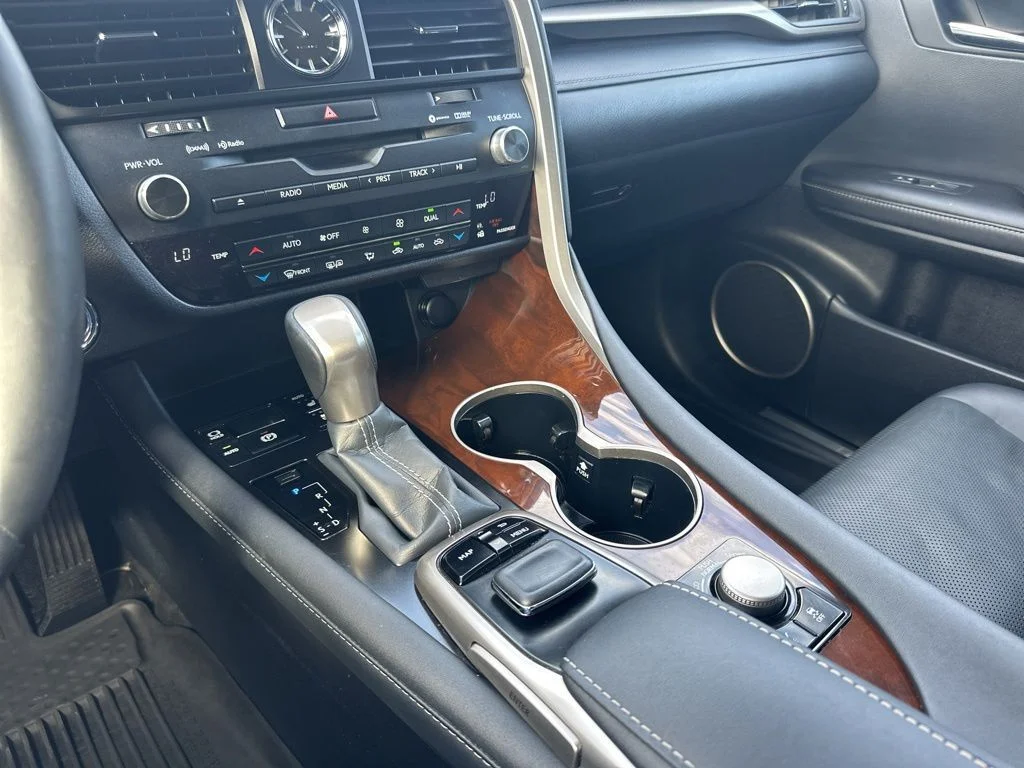 Used 2018 White Lexus 450h image 17