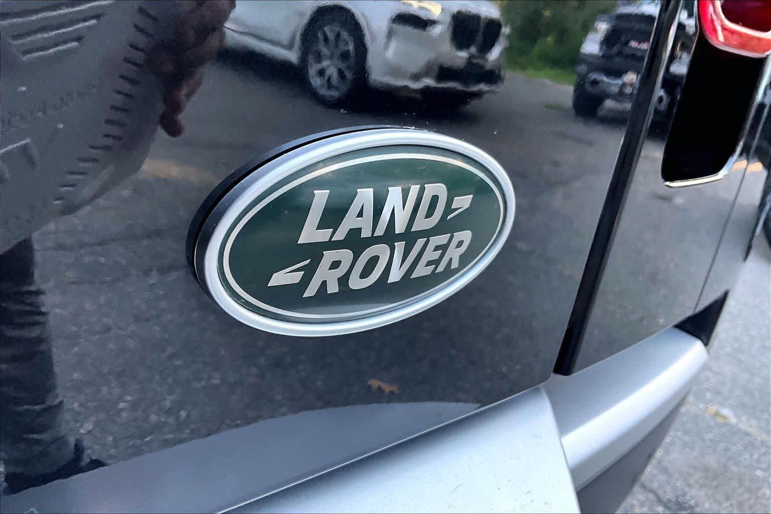 Used 2021 Santorini Black Metallic Land Rover S image 30