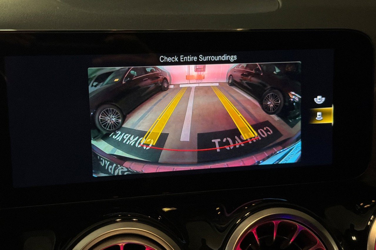 Used 2023 Mountain Grey Metallic Mercedes-Benz GLA 250 image 18
