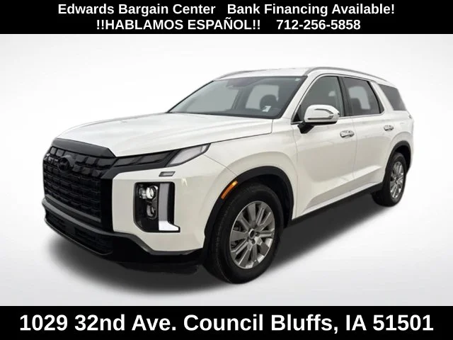 Used 2025 White Hyundai SEL image 3
