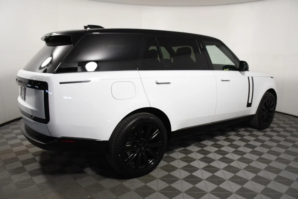 New 2026 Fuji White Land Rover SE image 7