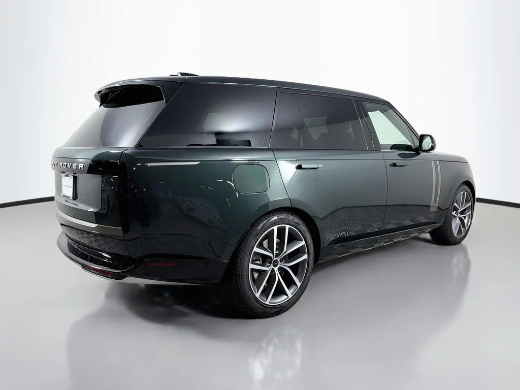 New 2026 Belgravia Green Land Rover SE LWB 7-Seats / V8 image 5