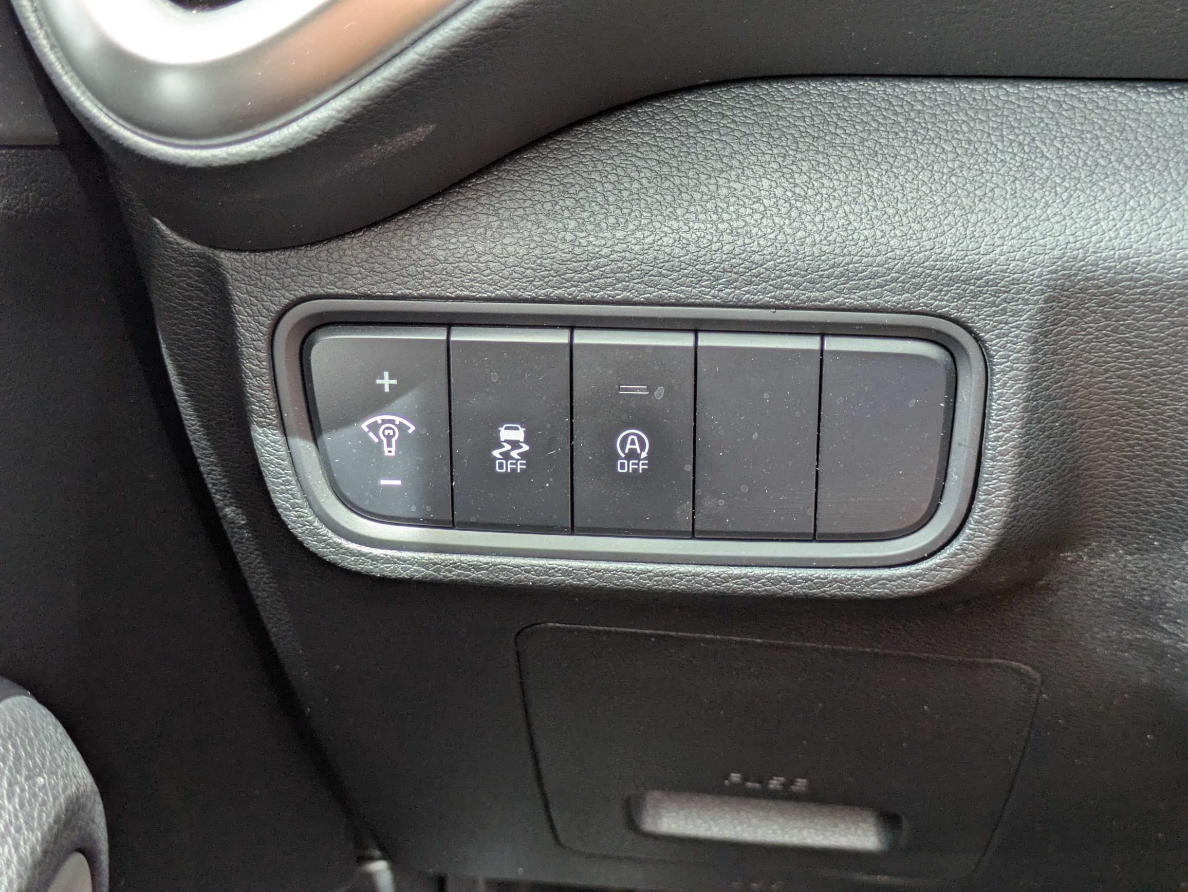 Used 2025 Inferno Red Kia LX image 32