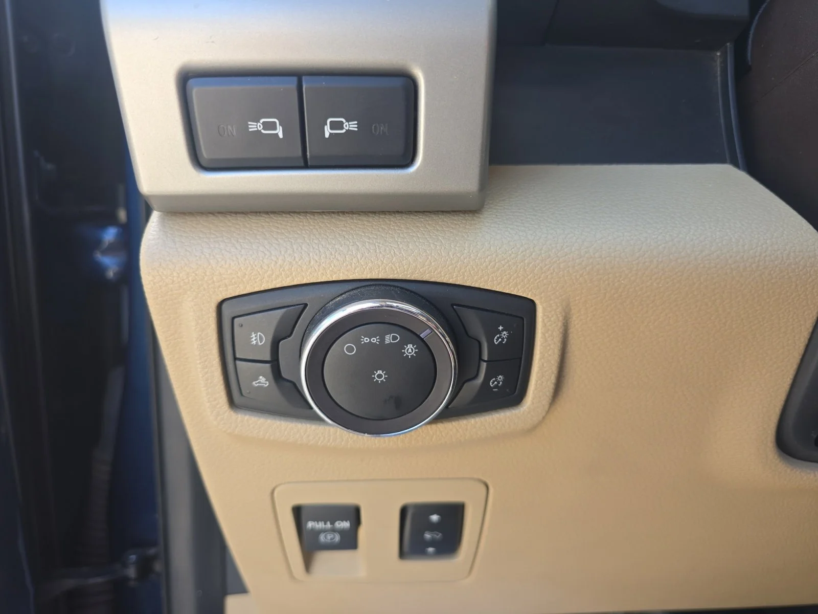 Used 2019 Agate Black Metallic Ford LARIAT image 26