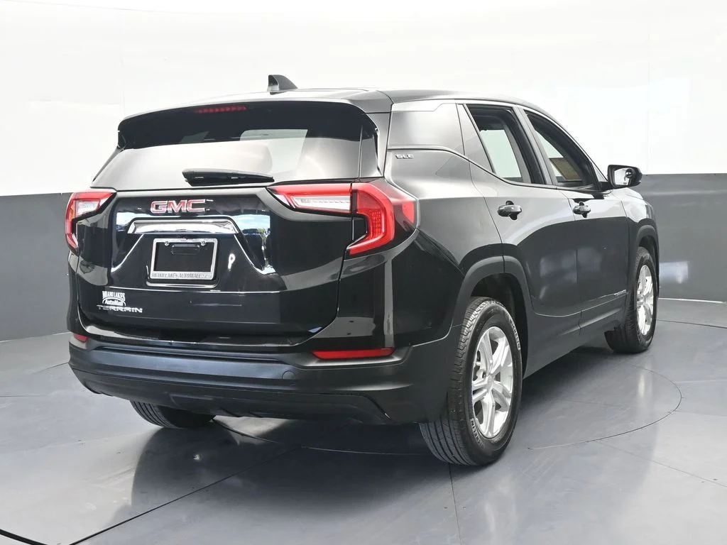 Used 2023 Ebony Twilight Metallic GMC SLE image 5