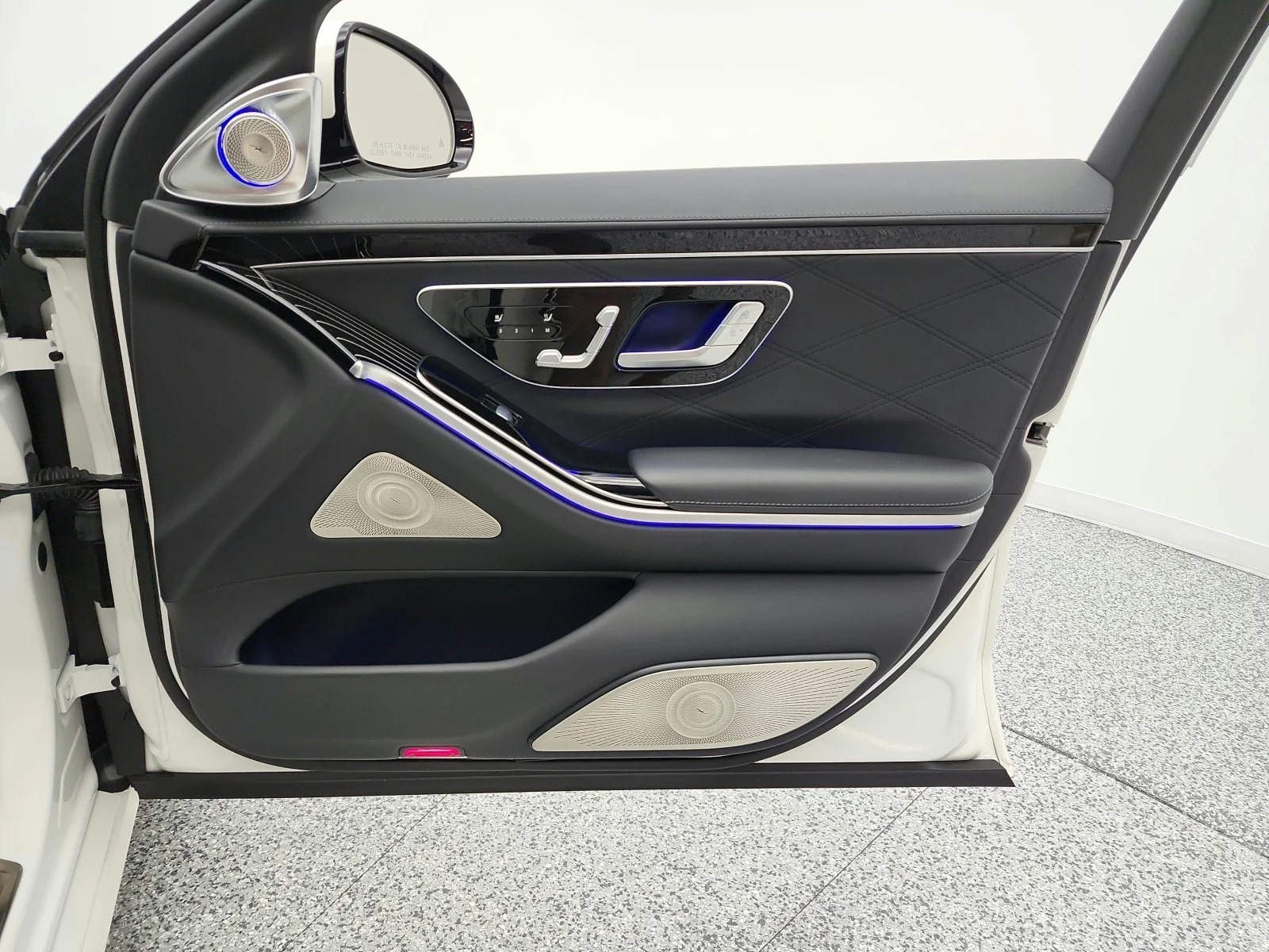 Certified Used 2022 MANUFAKTUR Diamond White Mercedes-Benz Maybach S 580 4MATIC® Sedan image 20