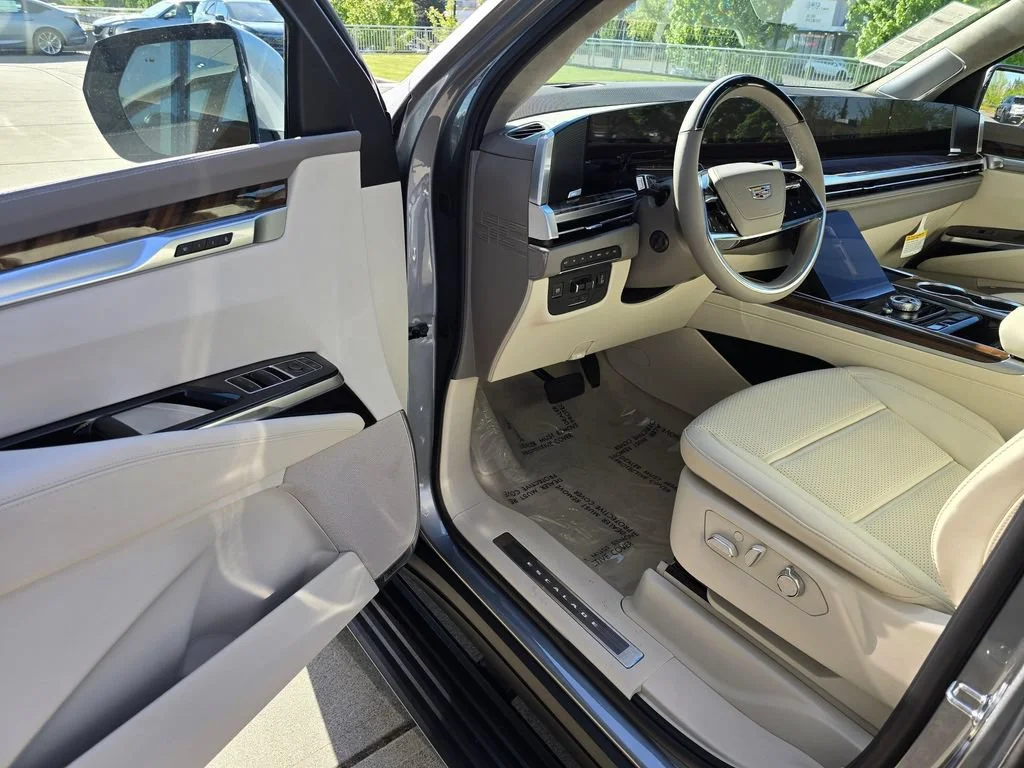 New 2026 Argent Silver Metallic Cadillac Platinum Sport image 23