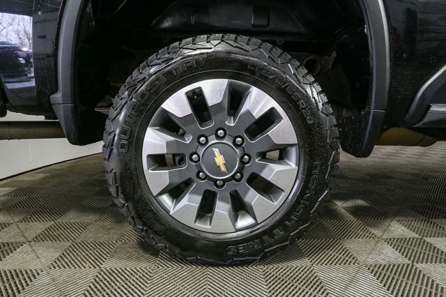 Used 2022 Black Chevrolet Custom image 16