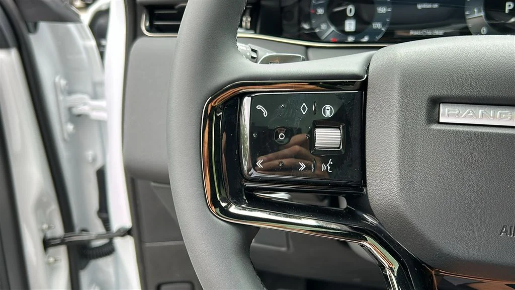 New 2026 White Land Rover Hoxton Edition image 15