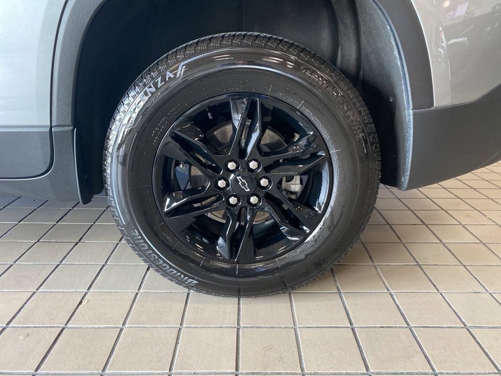 Used 2023 STERLING GRAY METALLIC Chevrolet LT Cloth image 21