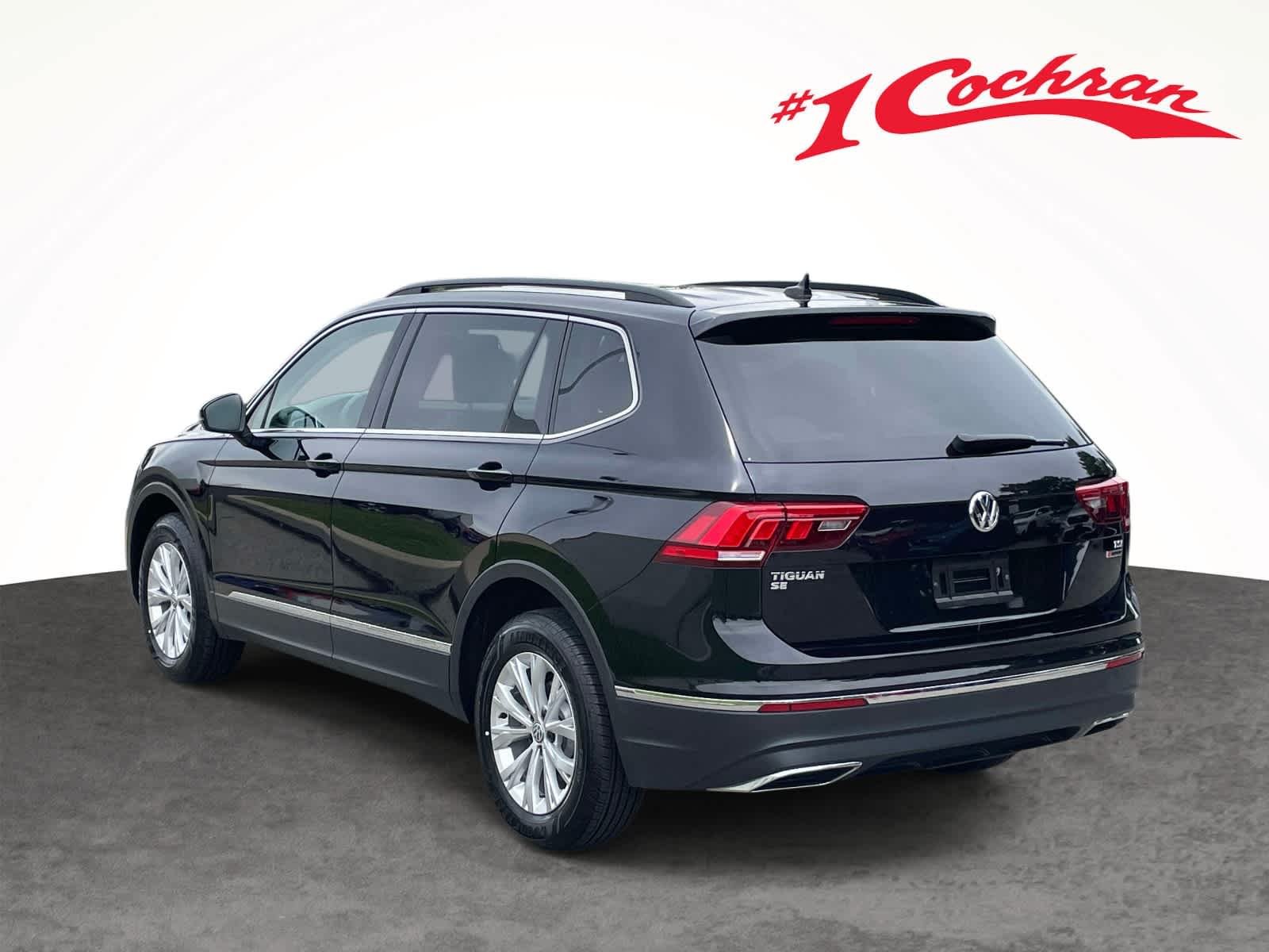 Used 2018 Deep Black Pearl Metallic Volkswagen SE image 9