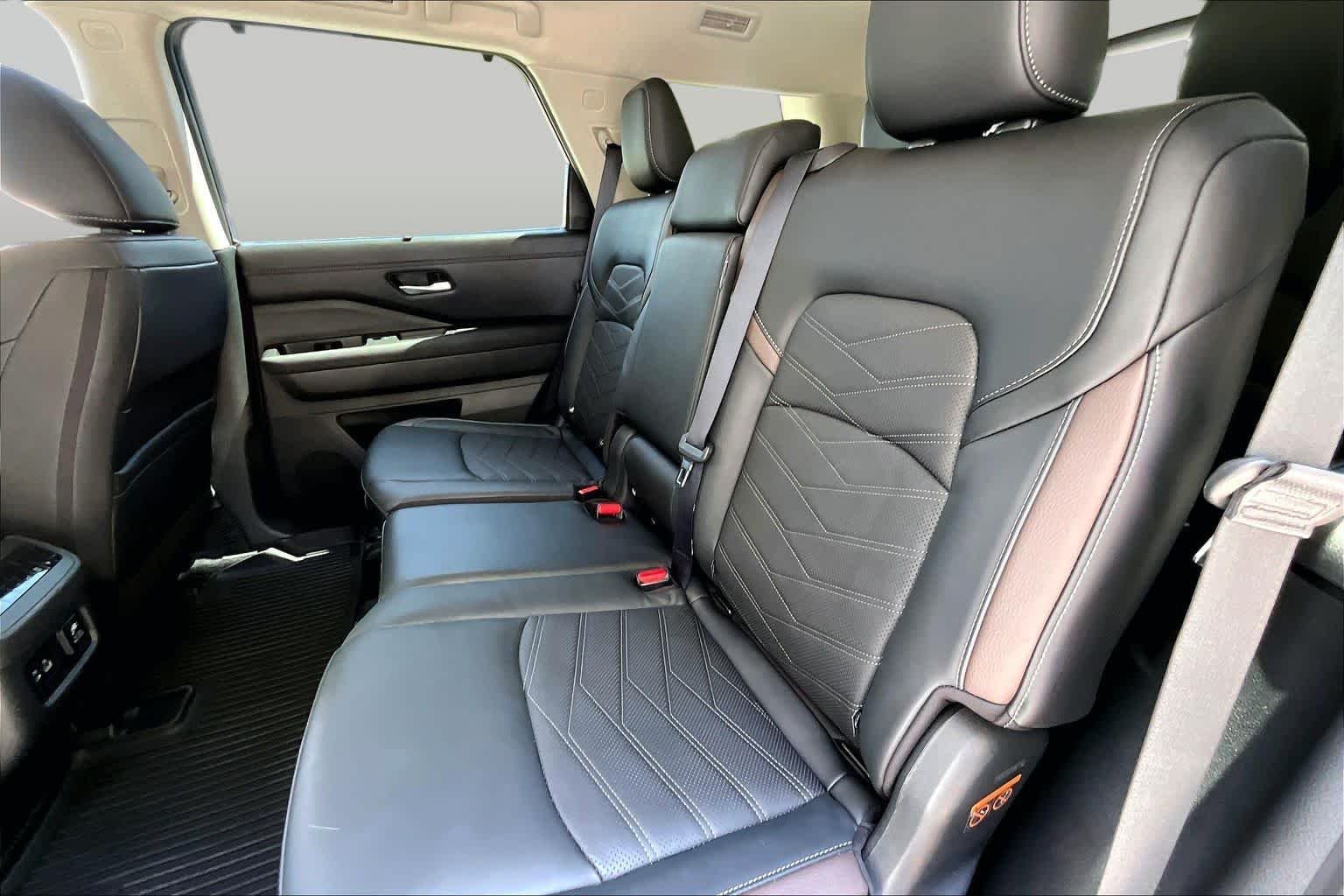 Used 2025 Everest White Pearl Tricoat Nissan Platinum image 21