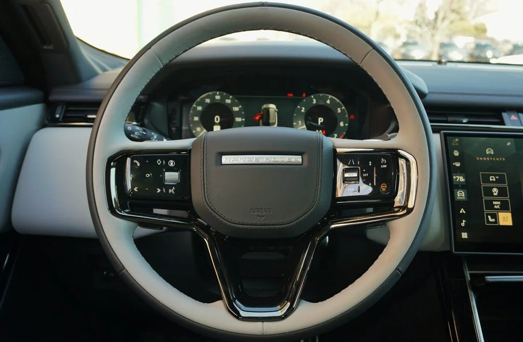 New 2026 Giola Green Land Rover Dynamic SE image 17