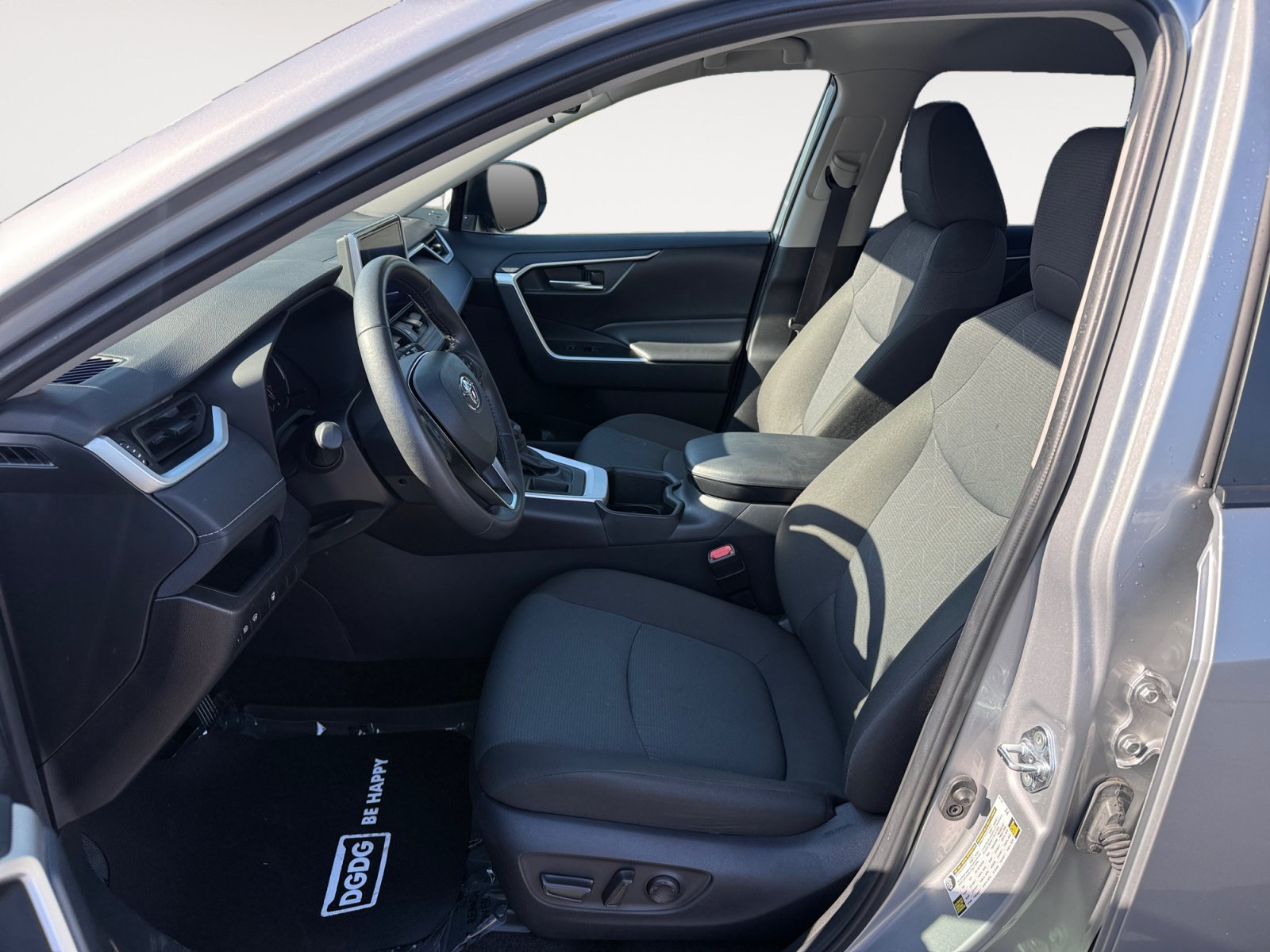 Used 2025 Silver Sky Metallic Toyota XLE image 10