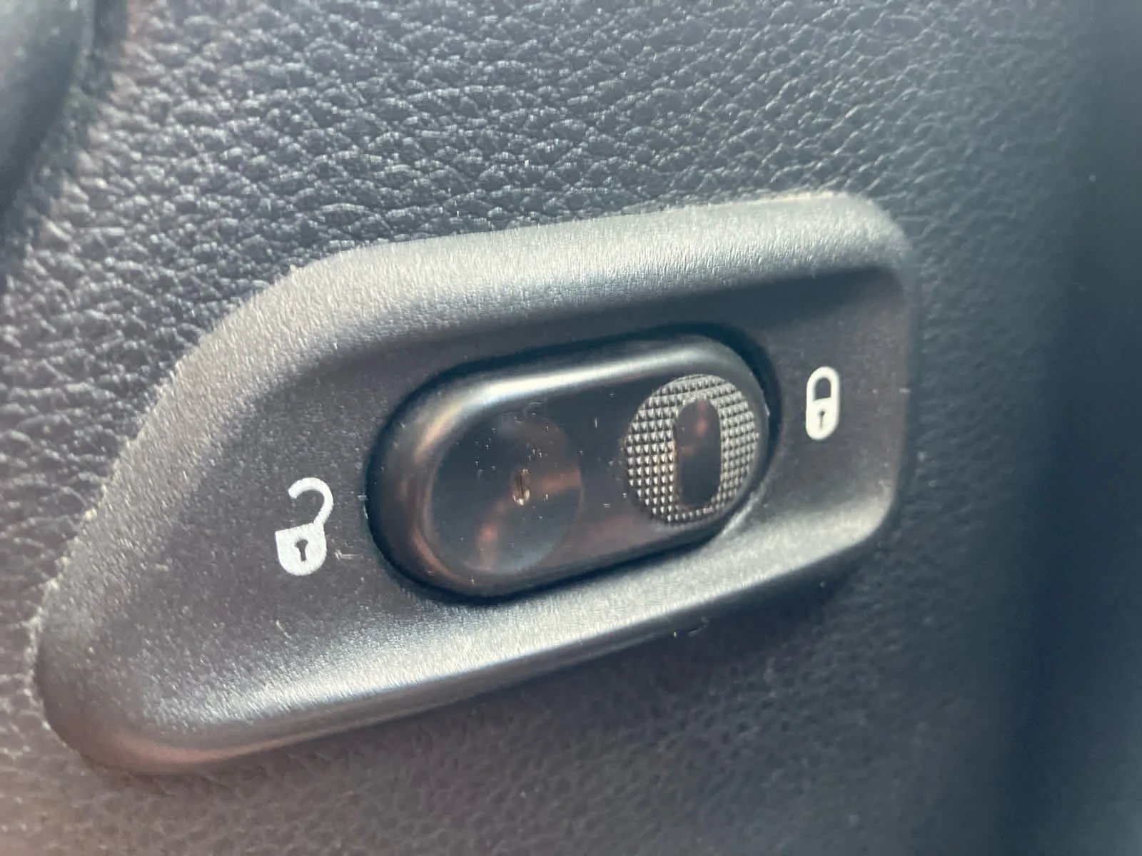 Used 2016 Bright White Clearcoat Jeep Sport image 12