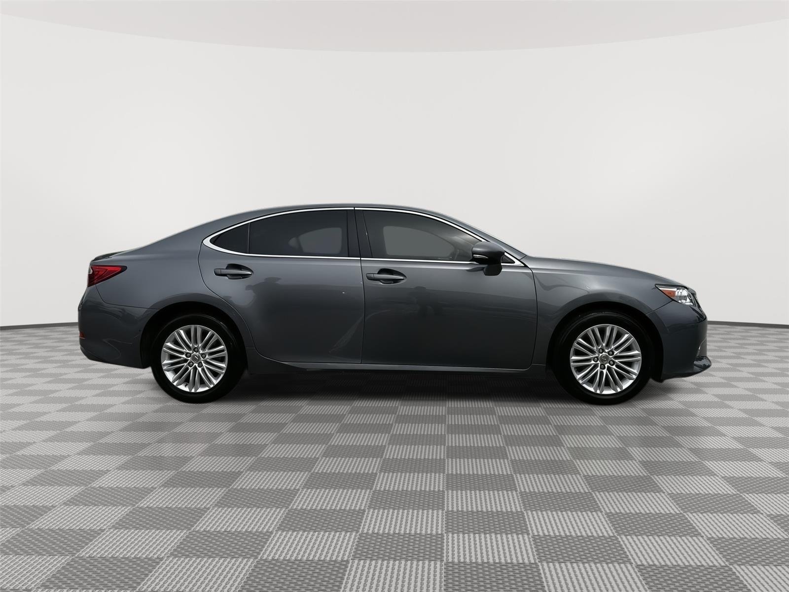 Used 2015 Nebula Gray Pearl Lexus Crafted Line image 5