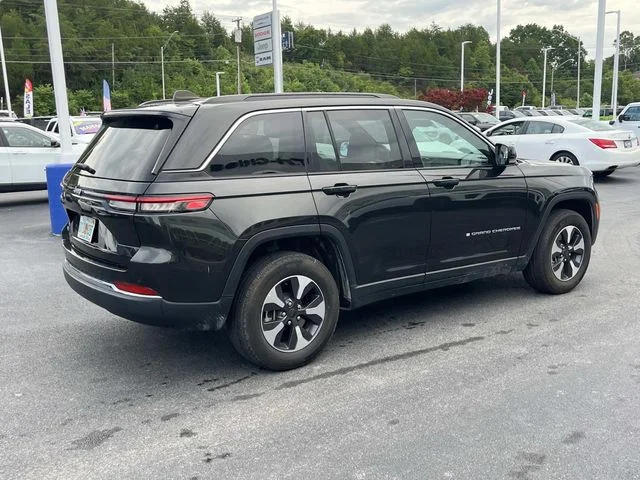Used 2024  Jeep 4xe image 3