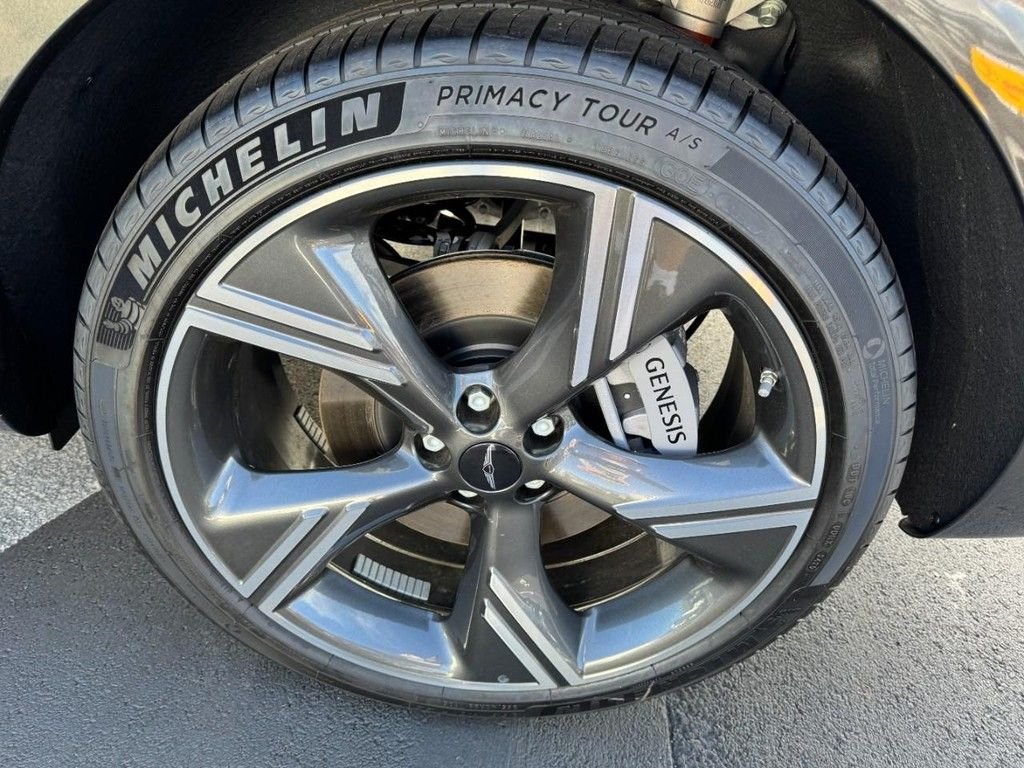 Certified Used 2026 Makalu Gray Genesis 3.5T Prestige image 6