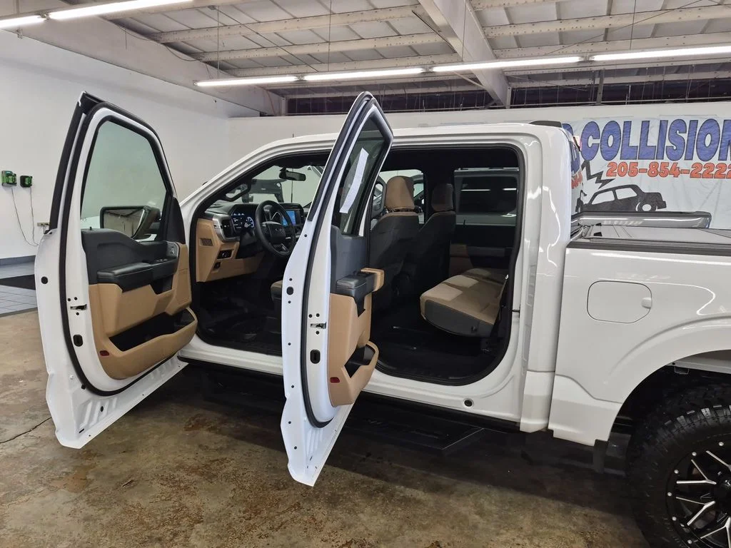 Certified Used 2023 Oxford White Ford XLT image 16
