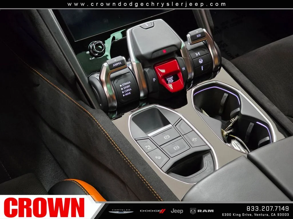 Used 2024  Lamborghini S image 28