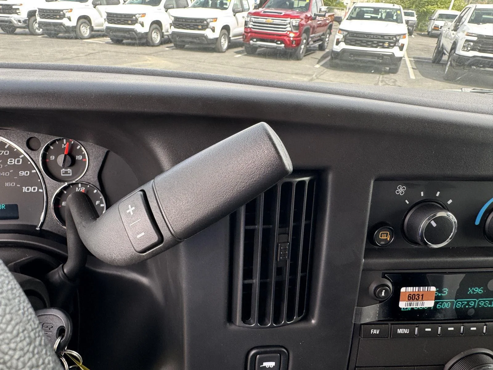 2025 GMC Savana Cargo Work Van - Photo 24
