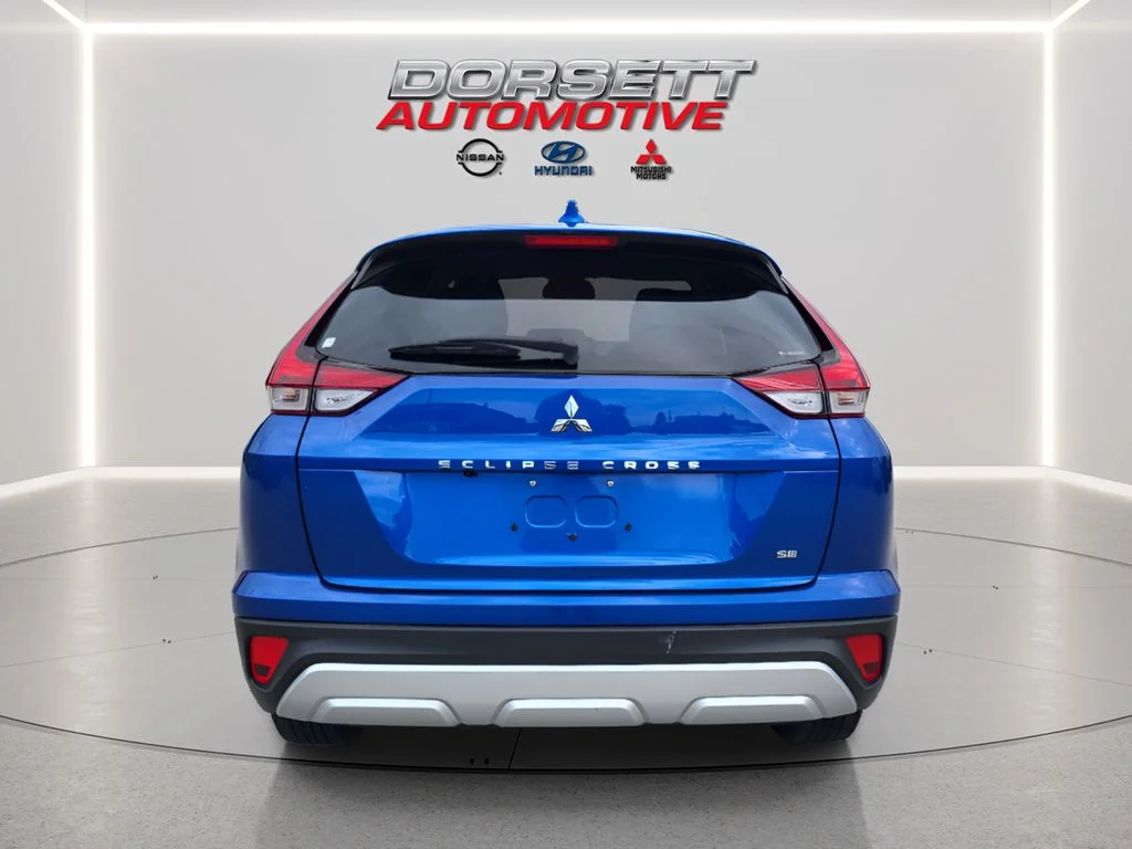 Used 2024 Lightning Blue Metallic Mitsubishi SE image 7